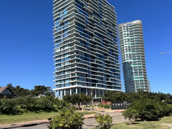 Venetian Luxury Residences, Fachada