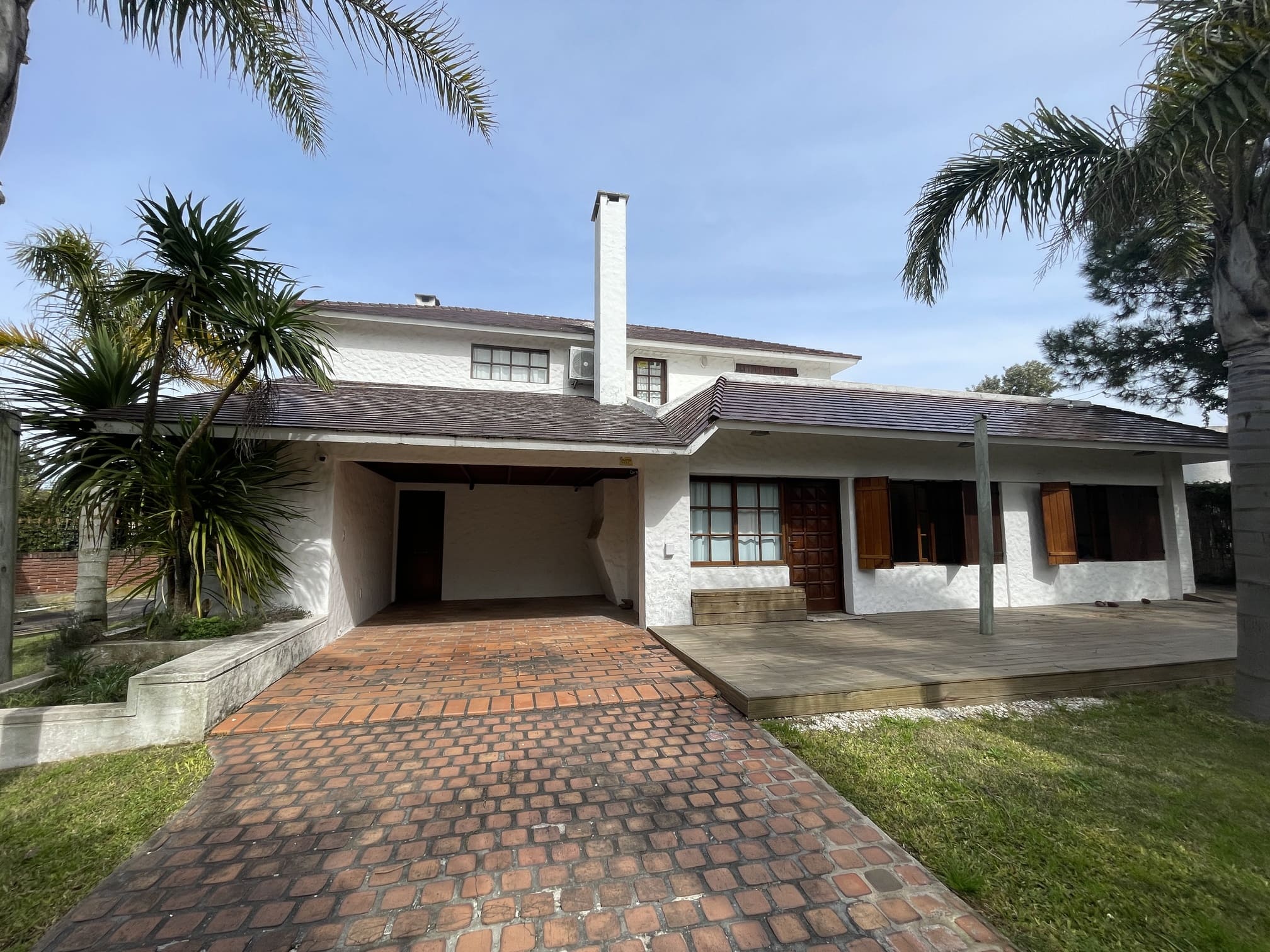 Espectacular casa en Playa Mansa Punta Del Este, 6 dormitorios, amplio jardín