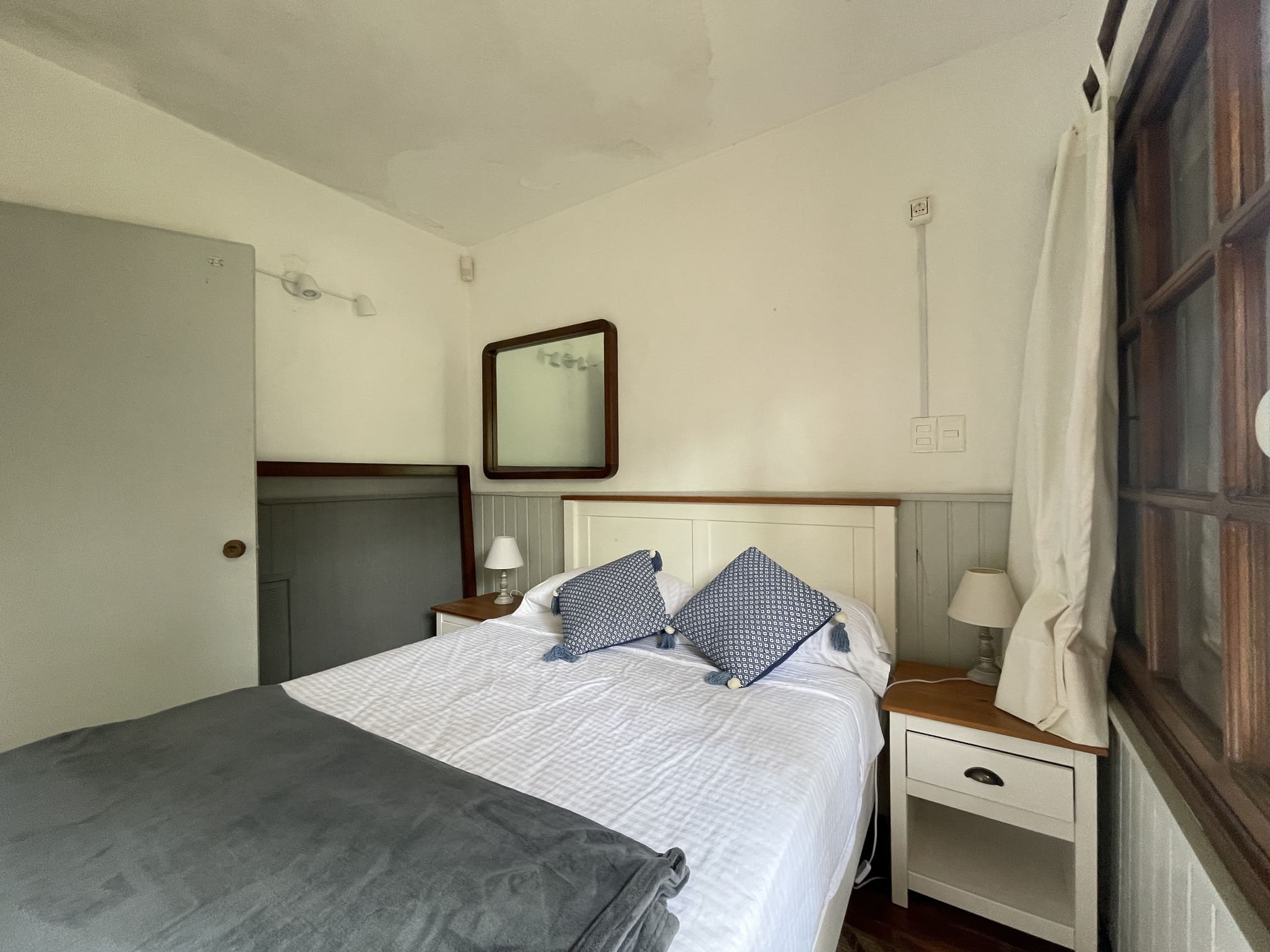 Espectacular casa en Playa Mansa Punta Del Este, 6 dormitorios, amplio jardín