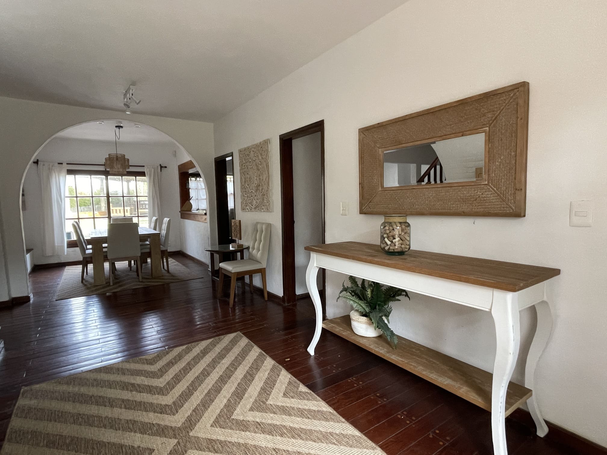 Espectacular casa en Playa Mansa Punta Del Este, 6 dormitorios, amplio jardín