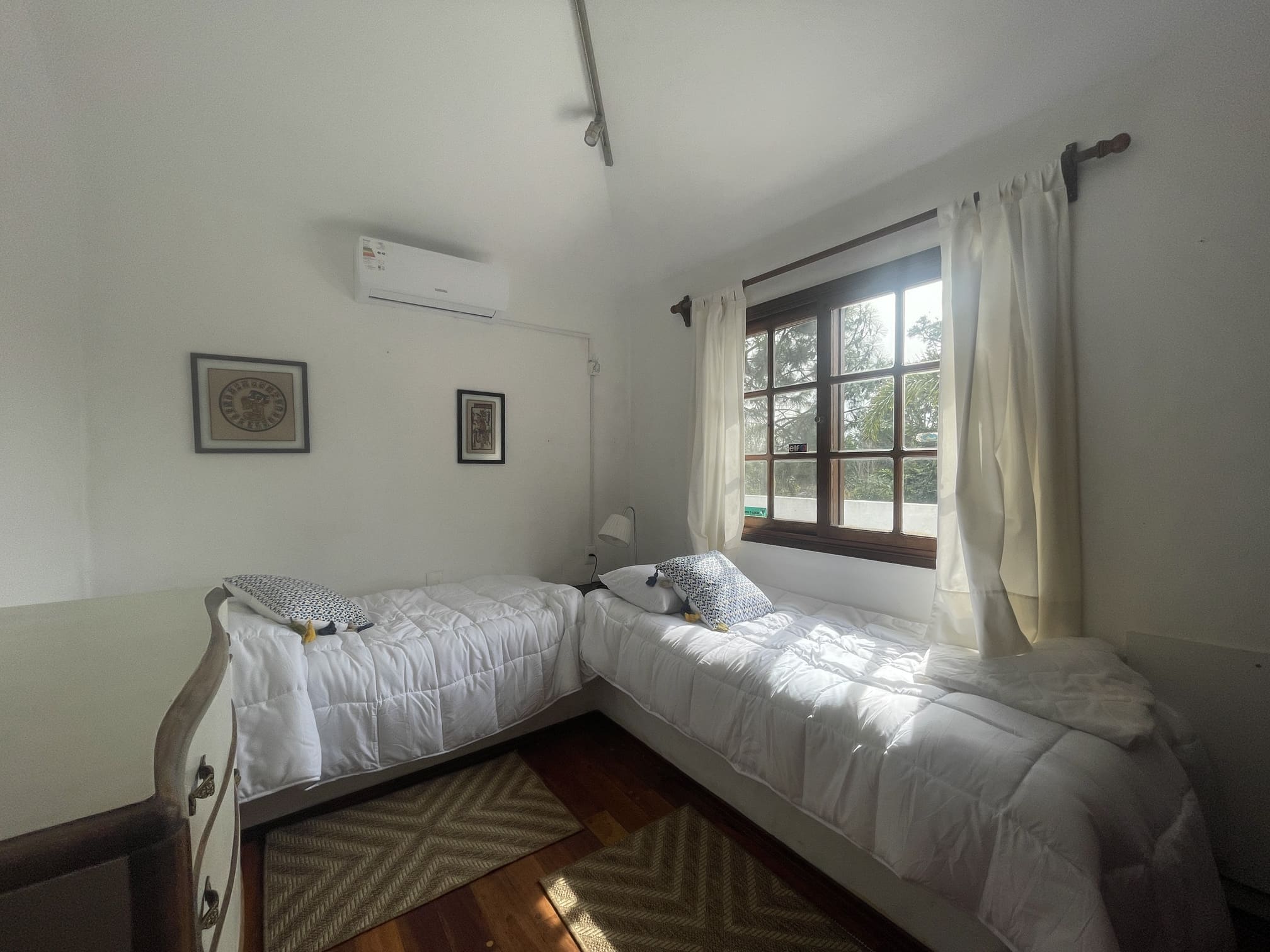 Espectacular casa en Playa Mansa Punta Del Este, 6 dormitorios, amplio jardín