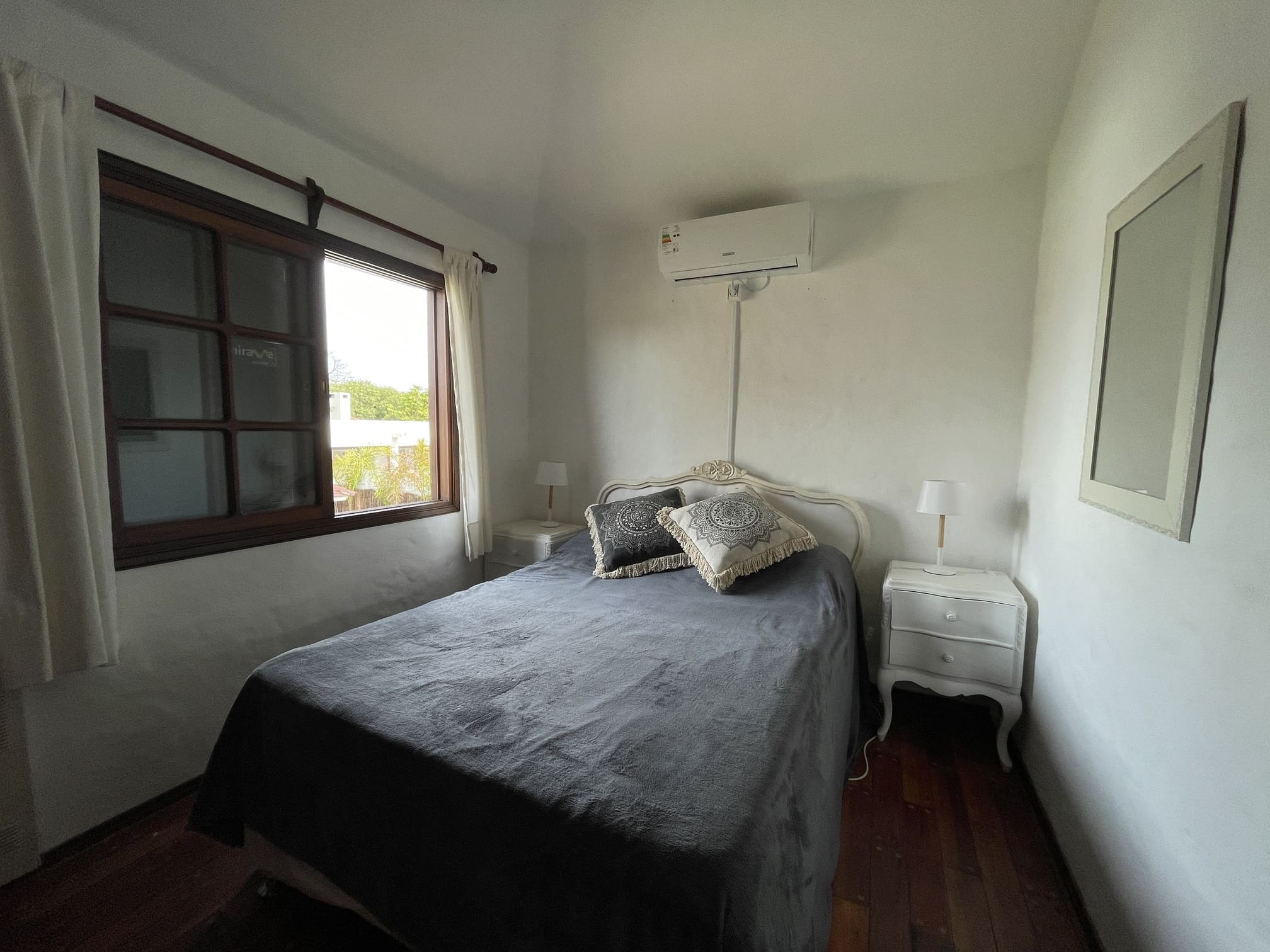 Espectacular casa en Playa Mansa Punta Del Este, 6 dormitorios, amplio jardín