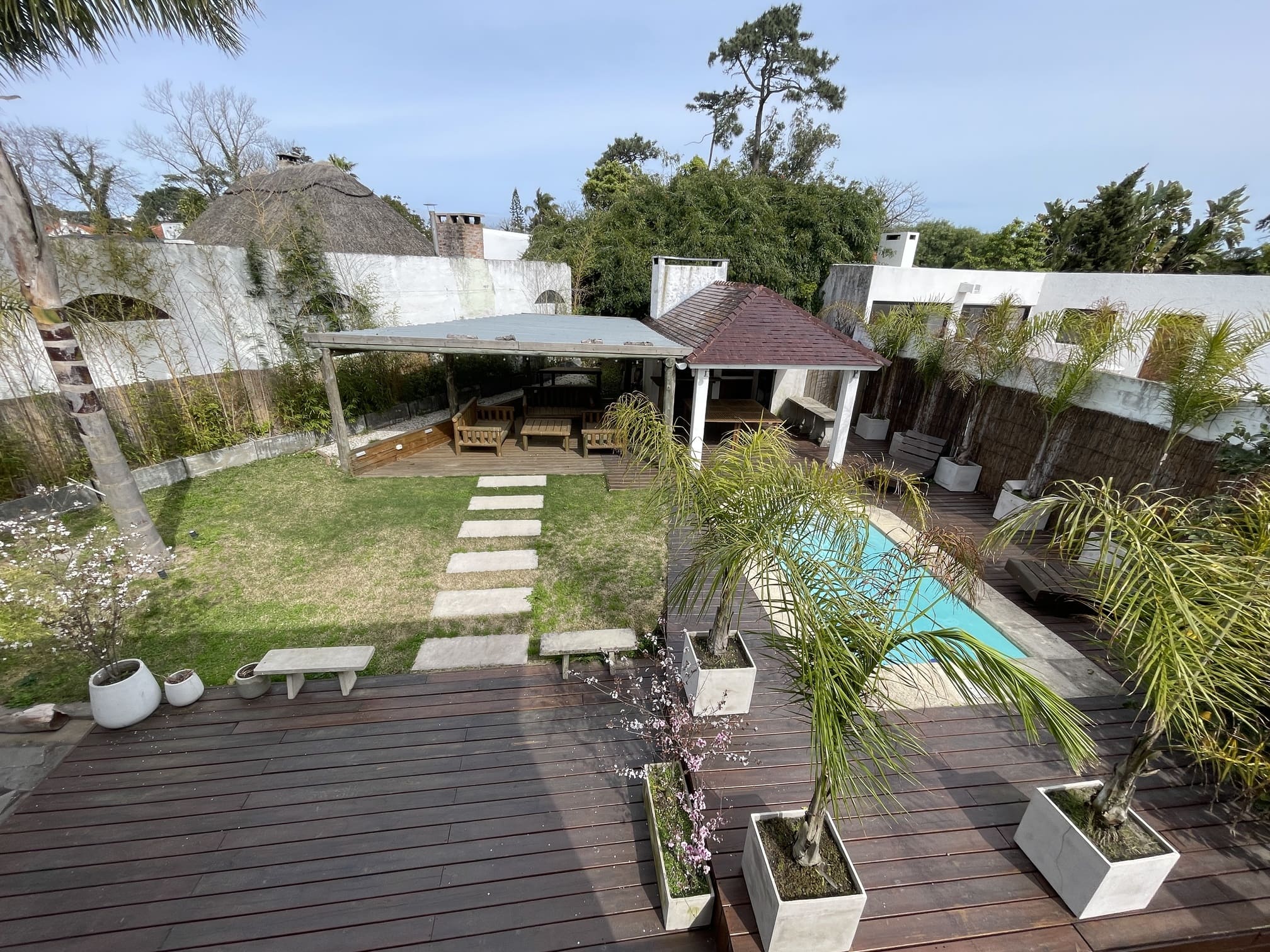 Espectacular casa en Playa Mansa Punta Del Este, 6 dormitorios, amplio jardín
