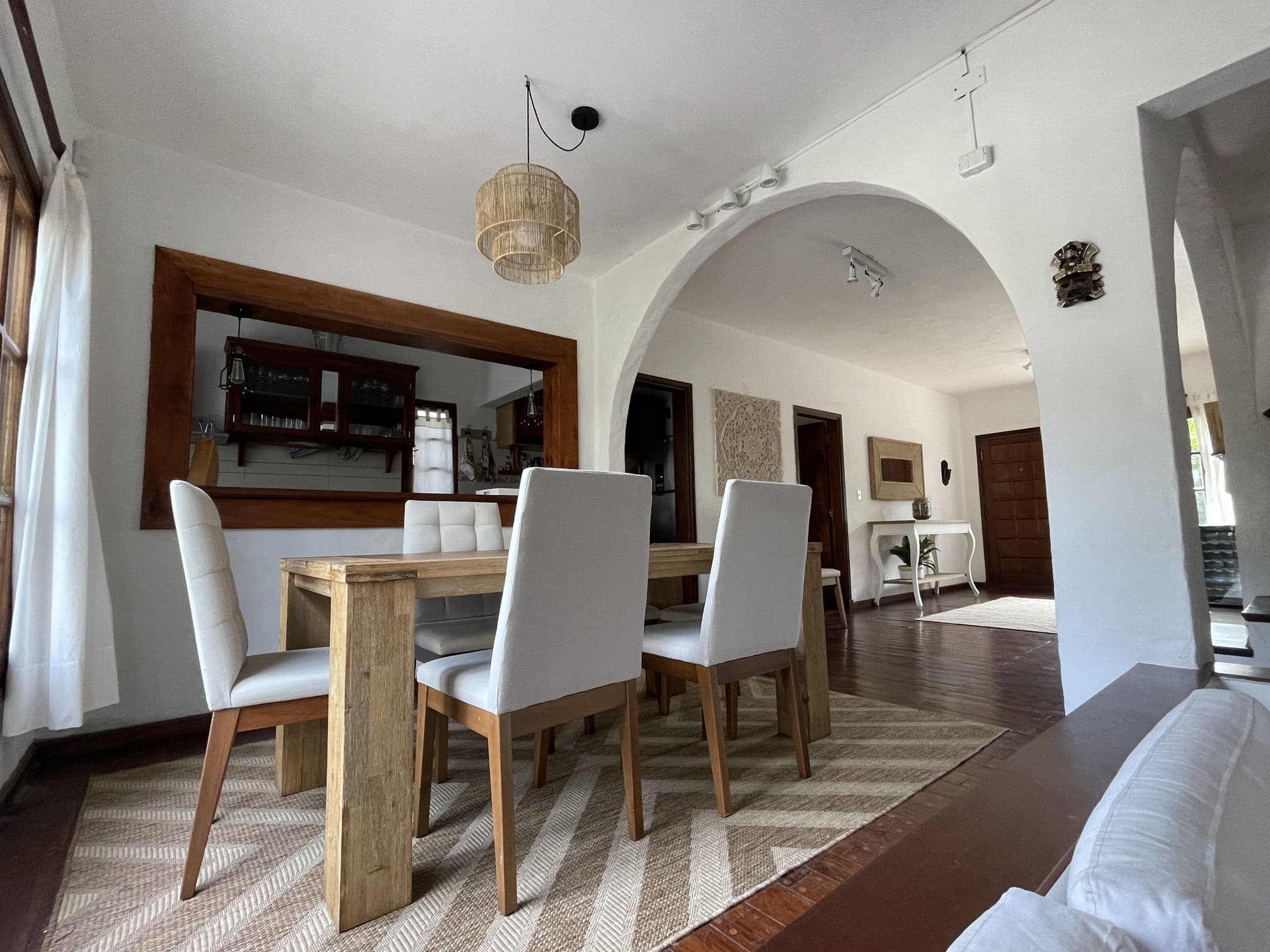 Espectacular casa en Playa Mansa Punta Del Este, 6 dormitorios, amplio jardín