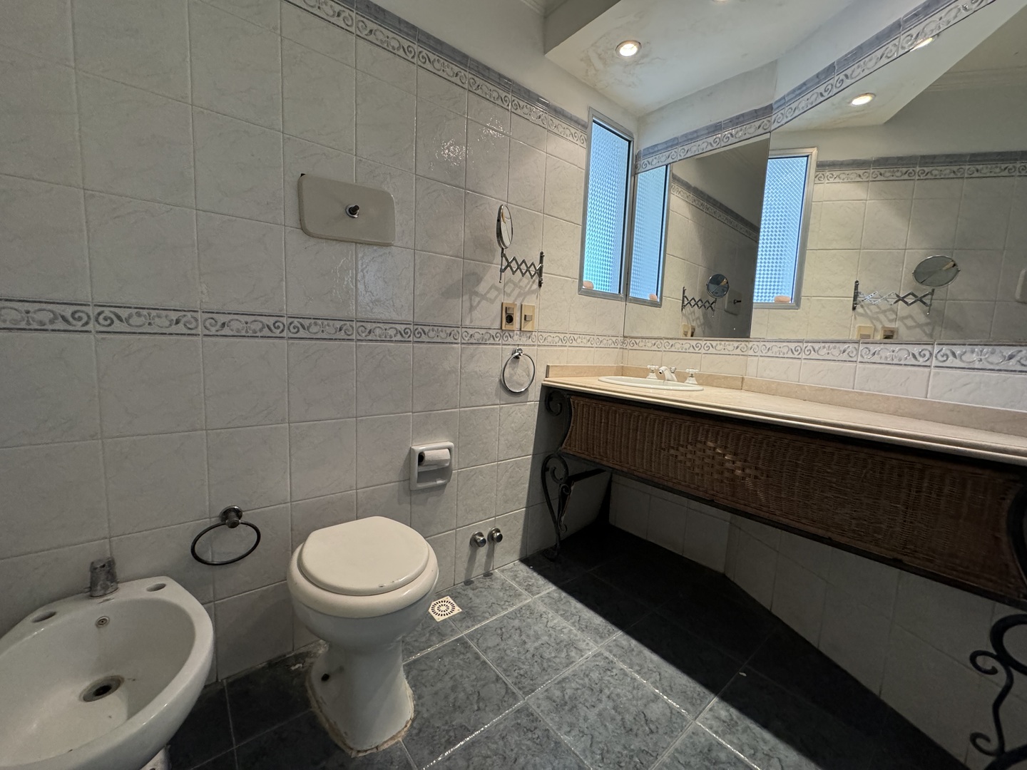 EXCLUSIVO apartamento con vista panorámica en la Rambla de Pocitos.
