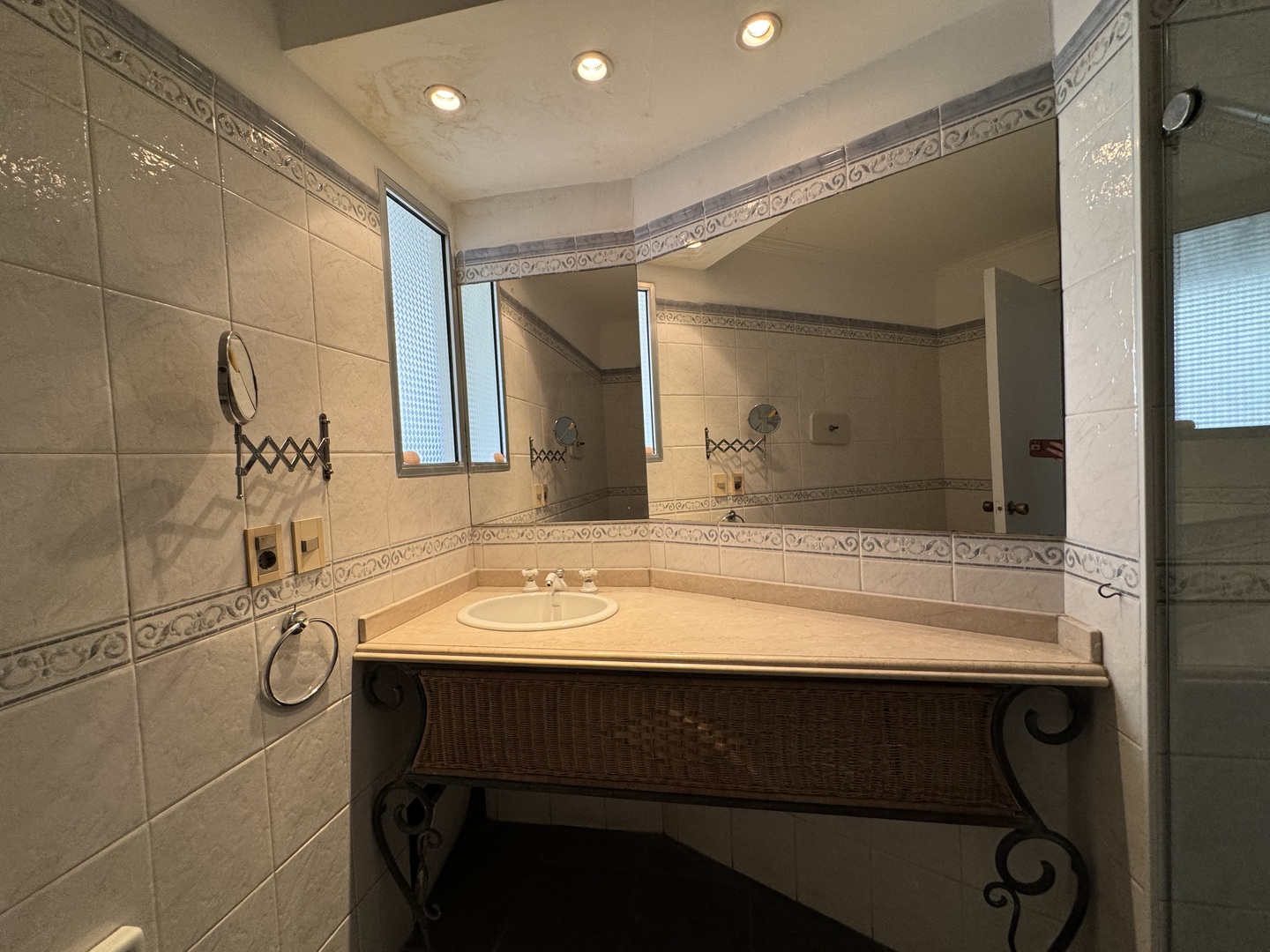 EXCLUSIVO apartamento con vista panorámica en la Rambla de Pocitos.