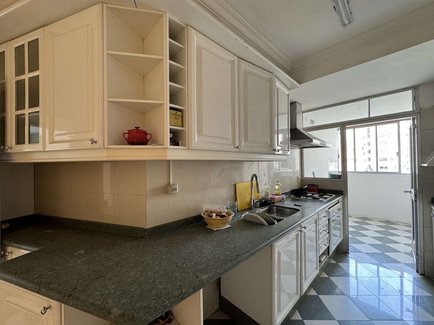 EXCLUSIVO apartamento con vista panorámica en la Rambla de Pocitos.
