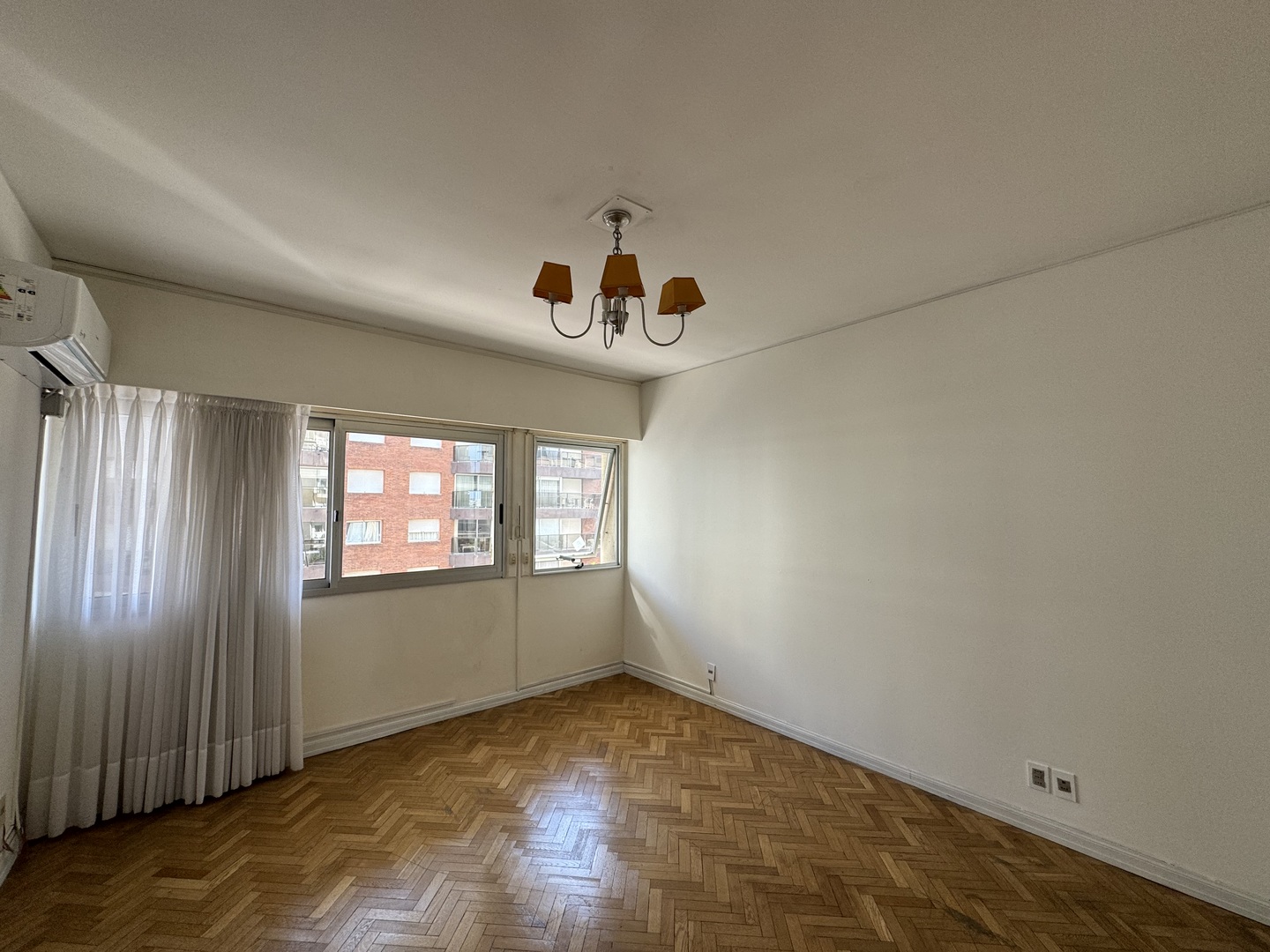 EXCLUSIVO apartamento con vista panorámica en la Rambla de Pocitos.
