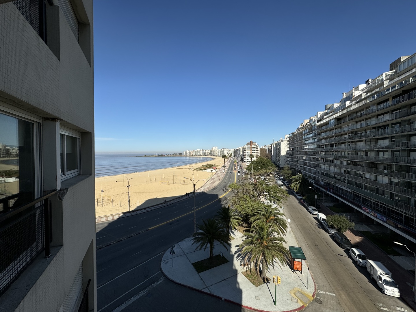 EXCLUSIVO apartamento con vista panorámica en la Rambla de Pocitos.
