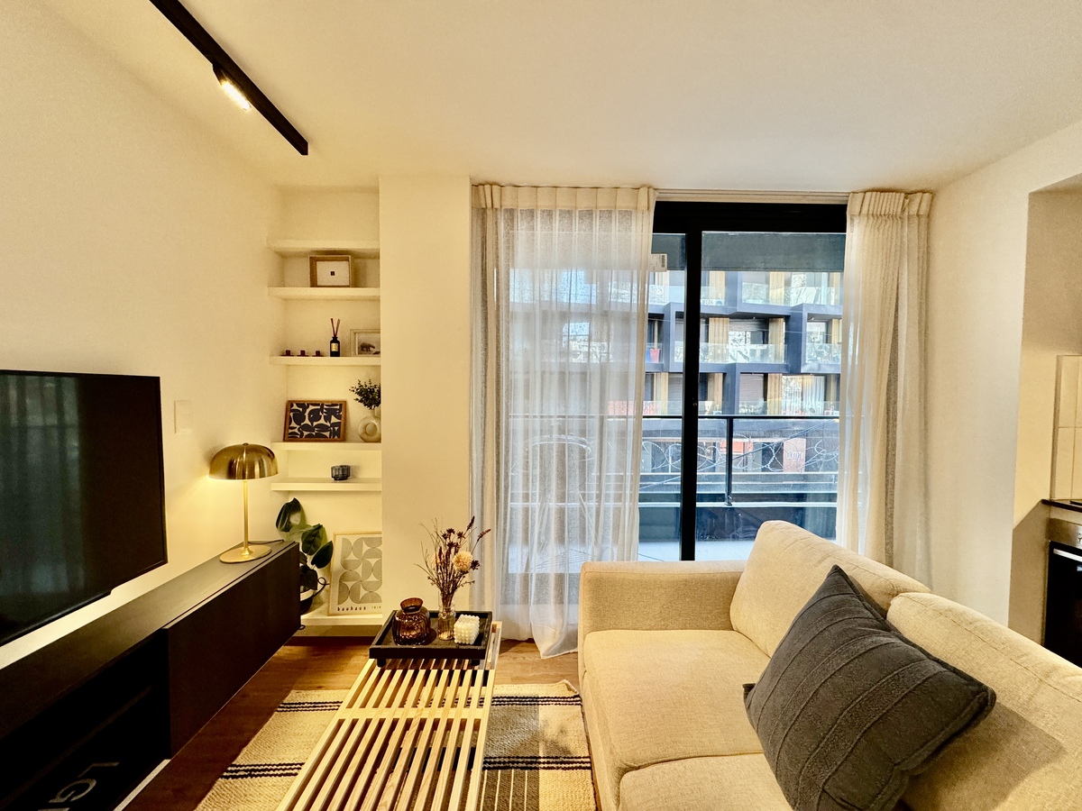 Masmio Plaza, Showroom, living4 MASMIO PLAZA, 1 dormitorio