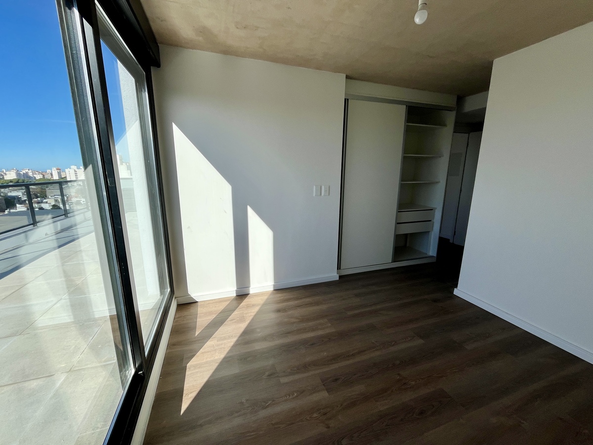 Penthouse a estrenar, living
