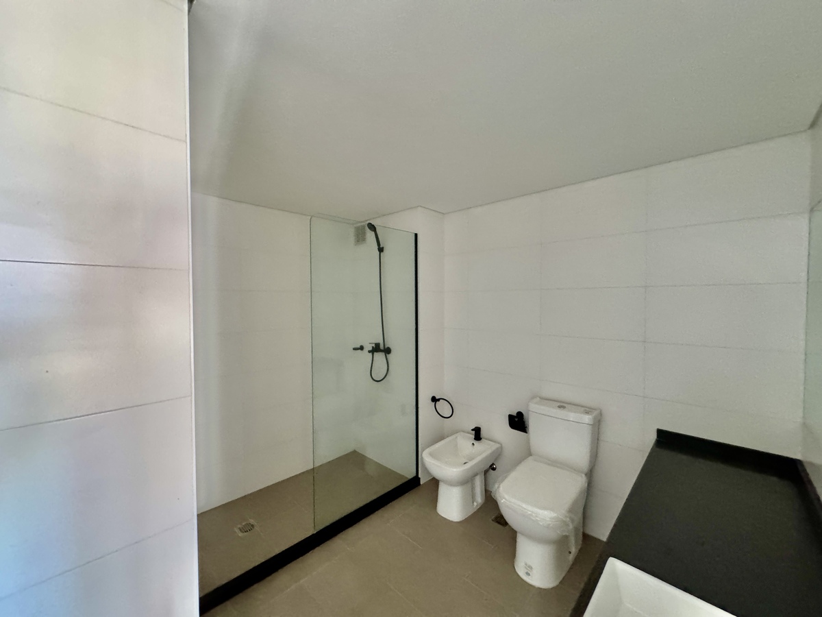 Alquiler Pocitos a estrenar, baño4 Increíble apartamento con gran metraje en Pocitos, a estrenar.