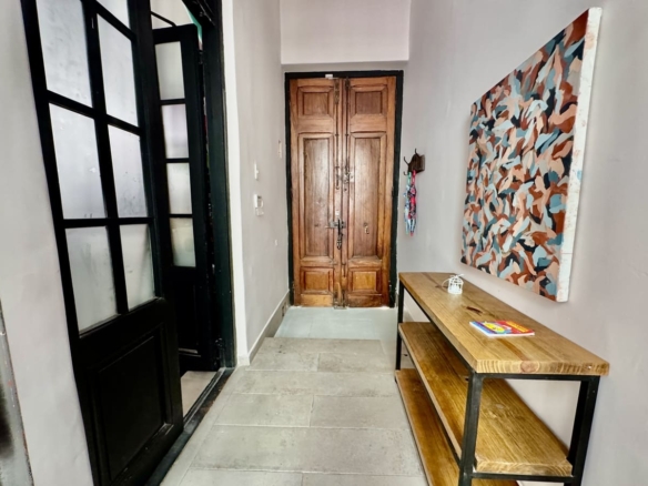 Casa Pocitos, ingreso