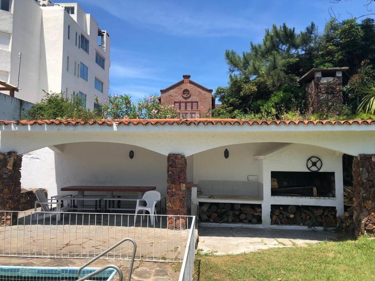 Playa Mansa, parrillero