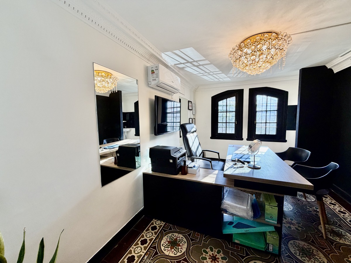 Casa estilo victoriano en venta – 6 ambientes, 3 baños y 190 m² totales