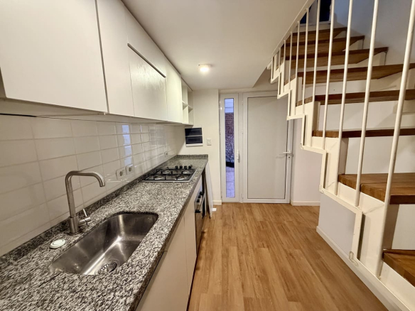 Casa PH Nueva en Venta en Parque Rodó | Dúplex de 2 Dormitorios con Gran Terraza y Parrillero