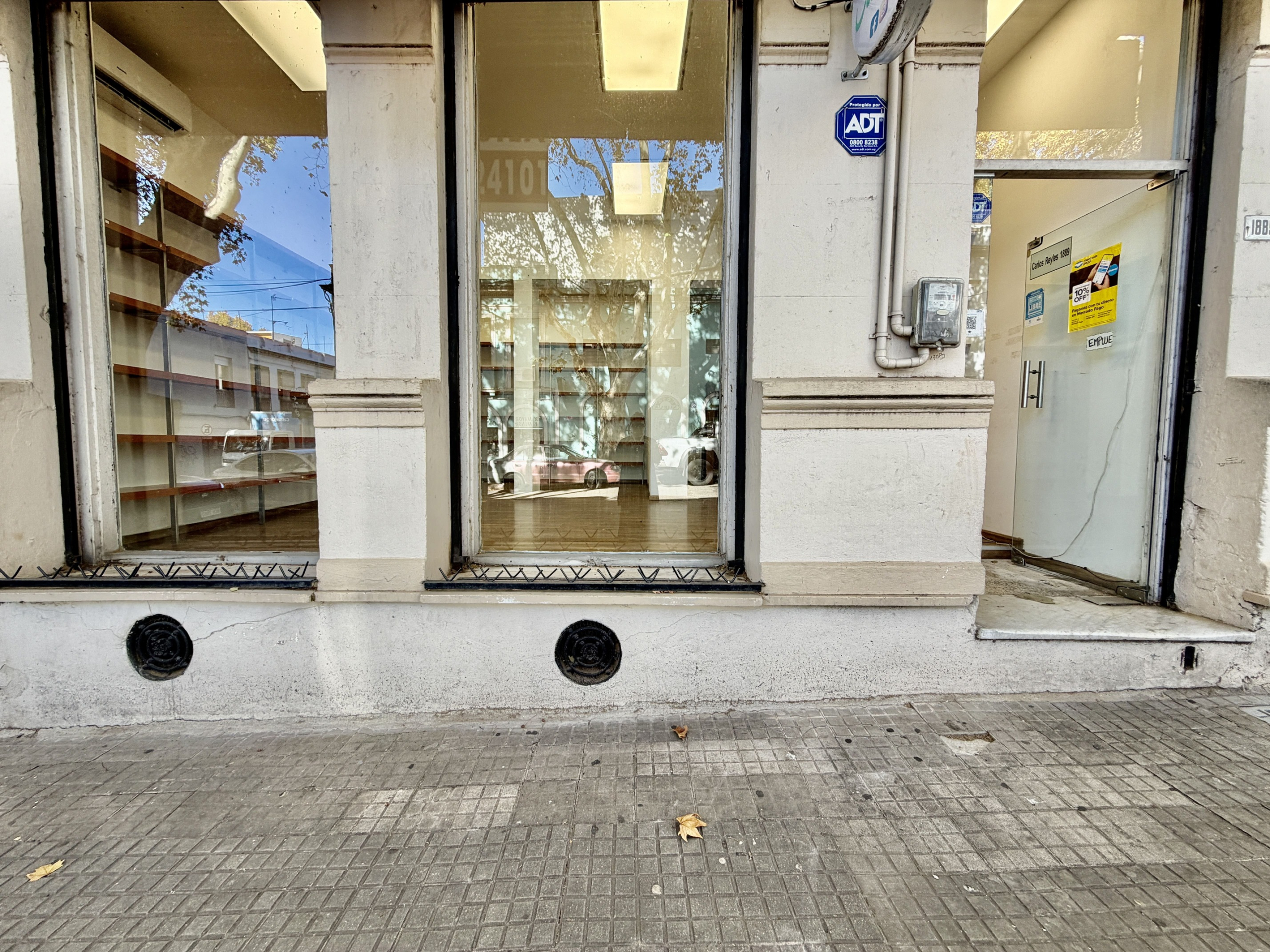 Local Barrio De Los Judios en Alquiler – 2 plantas – Amplio Local Comercial PH con Vidriera
