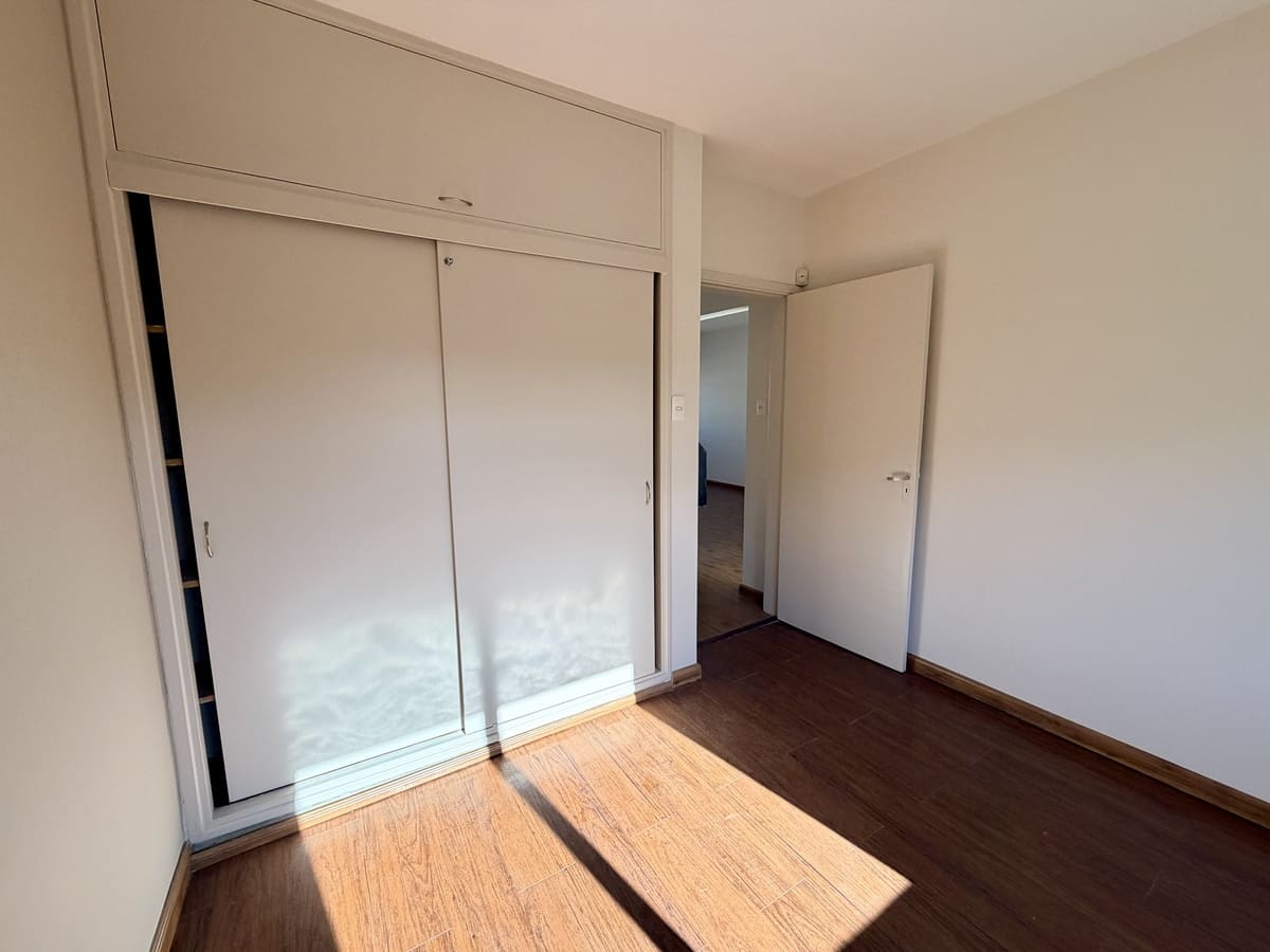 Apartamento Parque Batlle, 2 dormitorios, placares Apartamento Parque Batlle, 2 dormitorios, placares