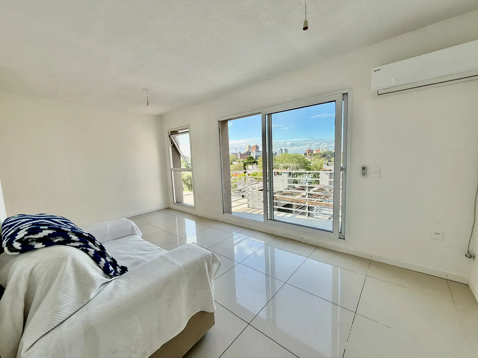 Apartamento en La Blanqueada (3) Venta con Renta Apartamento en La Blanqueada: 3 dormitorios y garaje