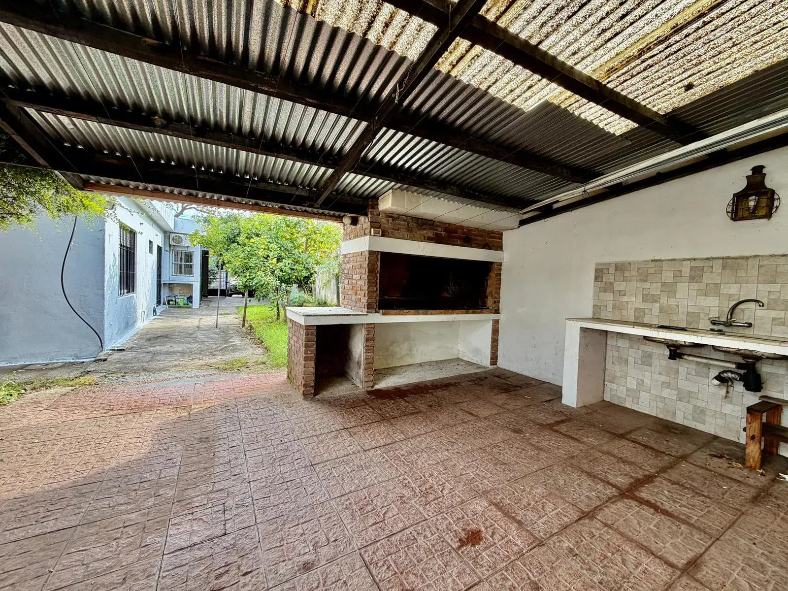 Casa en Alquiler en La Blanqueada, 3 Dormitorios con Apartamento Independiente