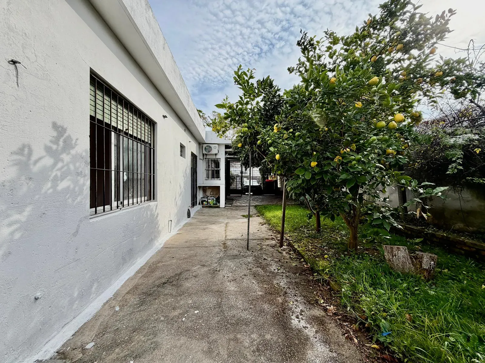 Casa en Alquiler en La Blanqueada, 3 Dormitorios con Apartamento Independiente