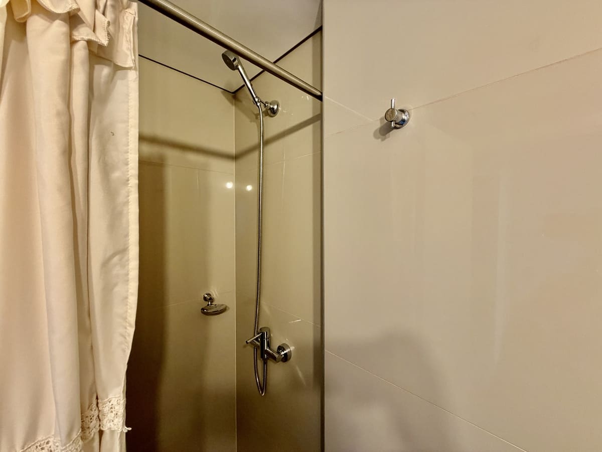 E-Tower, baño2