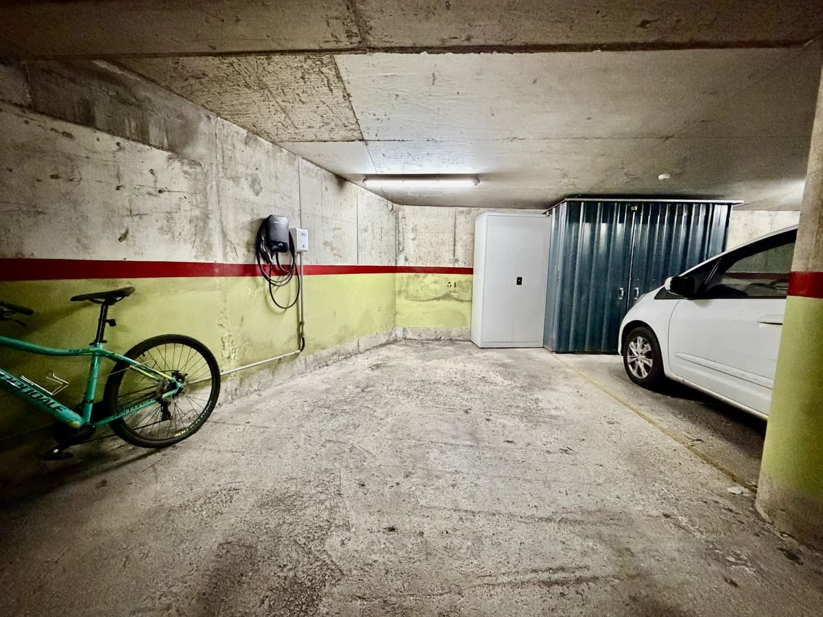 E-Tower, garage