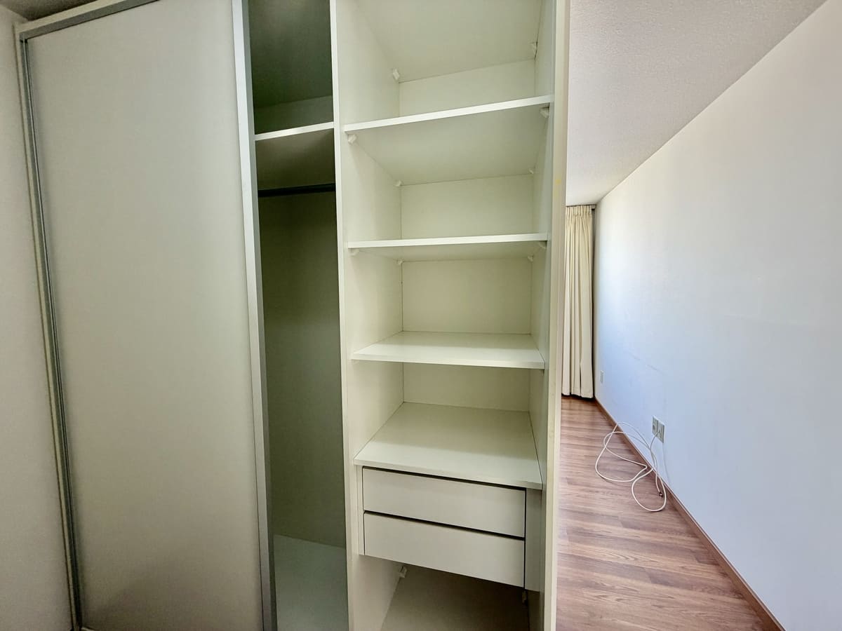 E-Tower, placares