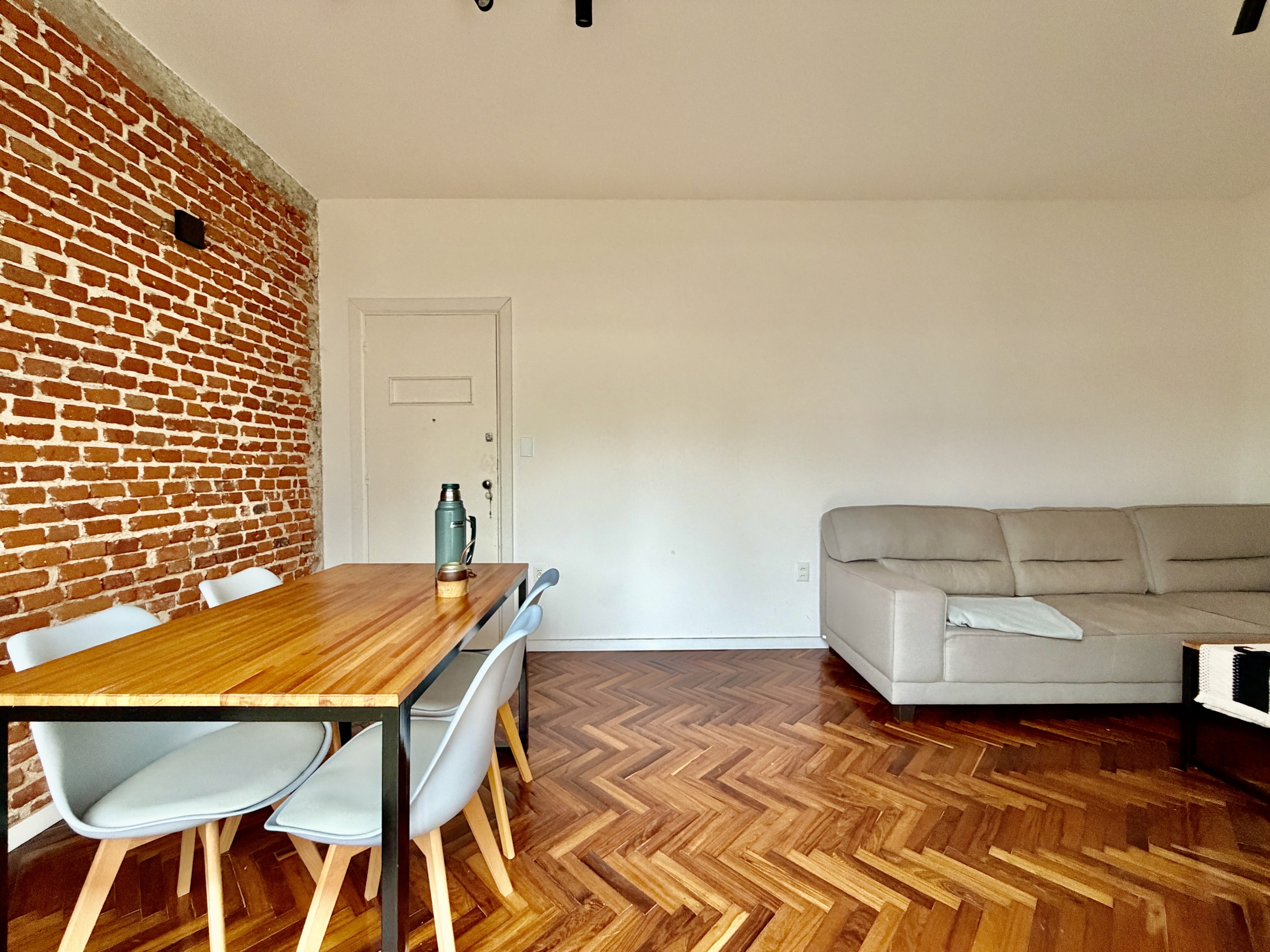 Alquiler Apartamento en Pocitos 2 Dormitorios y 2 Patios