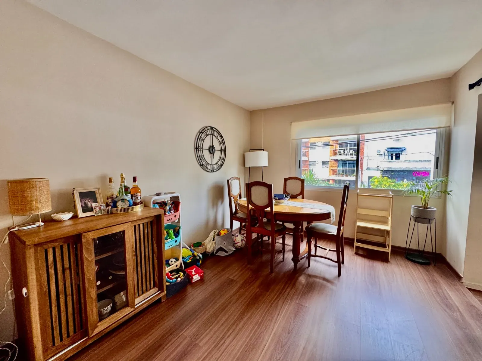 Venta de Apartamento en Pocitos Nuevo: 3 Dormitorios y Balcón