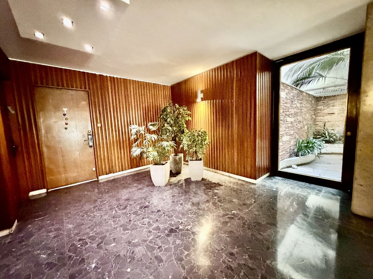 Venta, Pocitos, 3 dormitorios, hall