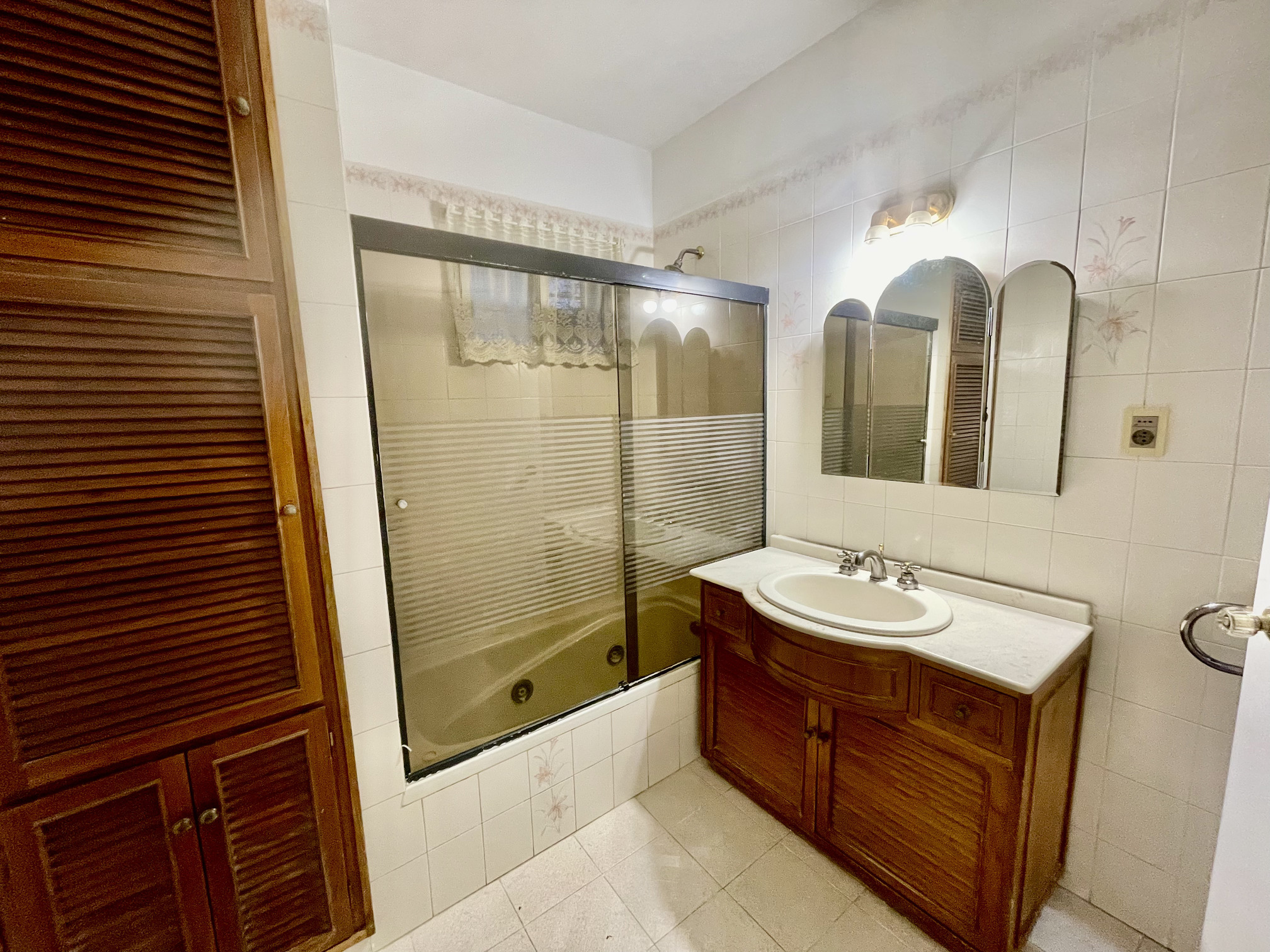 Casa de 3 Dormitorios en Carrasco Norte | Piscina, Jardín y Parrillero