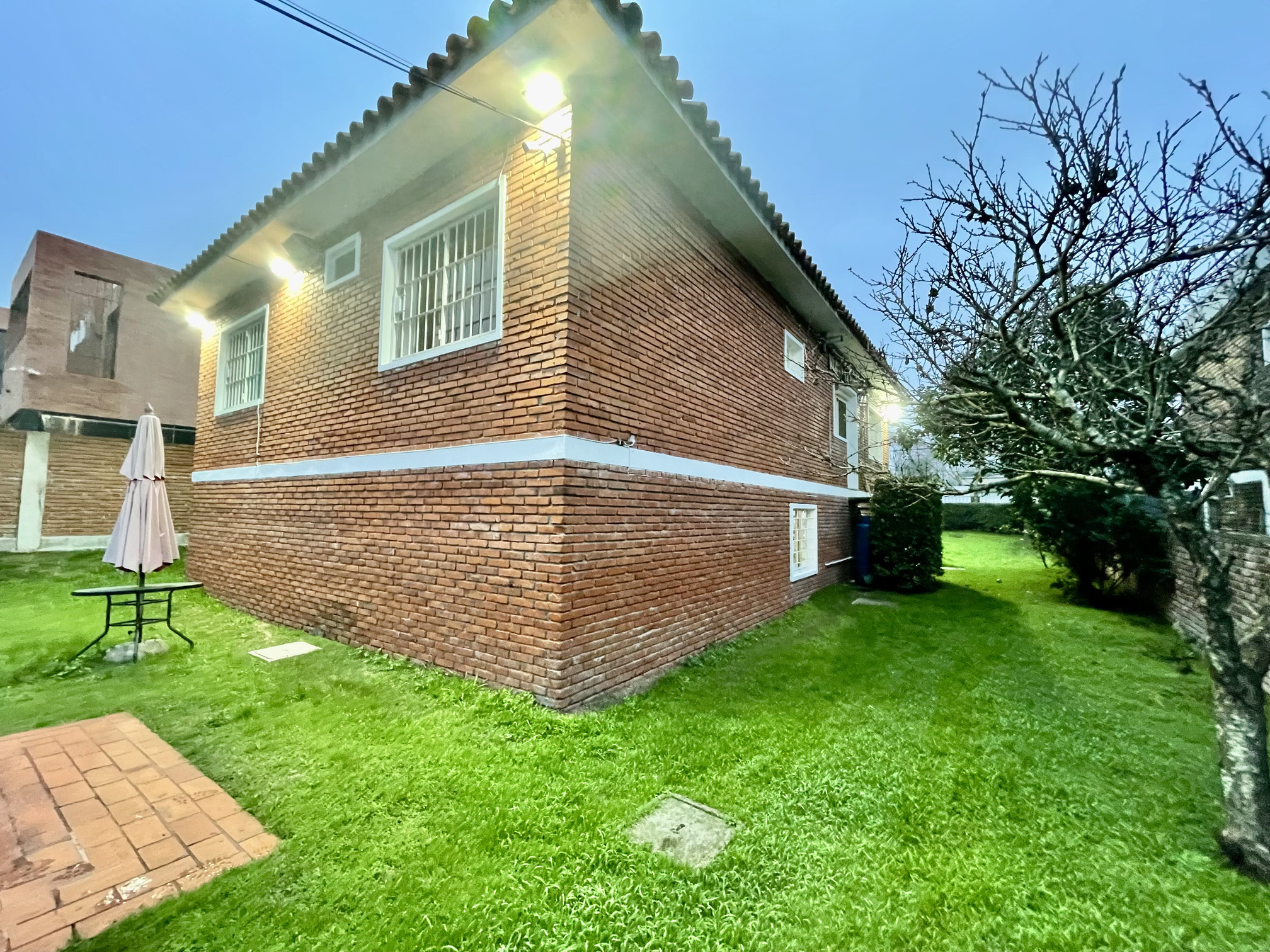 Casa de 3 Dormitorios en Carrasco Norte | Piscina, Jardín y Parrillero