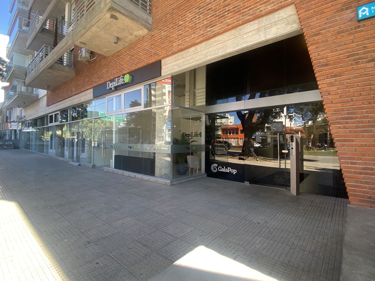 Gala Pop, fachada2 GALA POP, 1 dormitorio al frente con terraza piso 11 sobre Br. Artigas