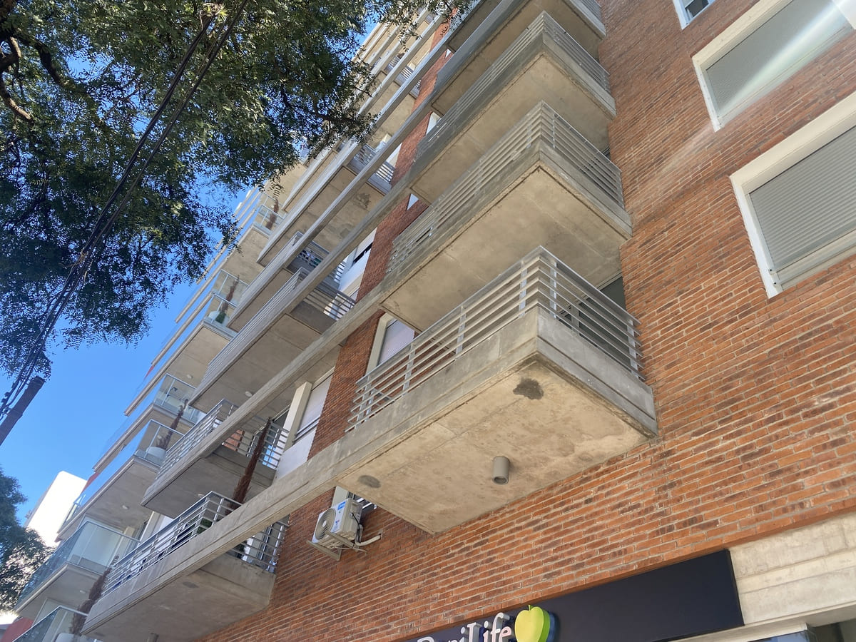Gala Pop, fachada3 GALA POP, 1 dormitorio al frente con terraza piso 11 sobre Br. Artigas