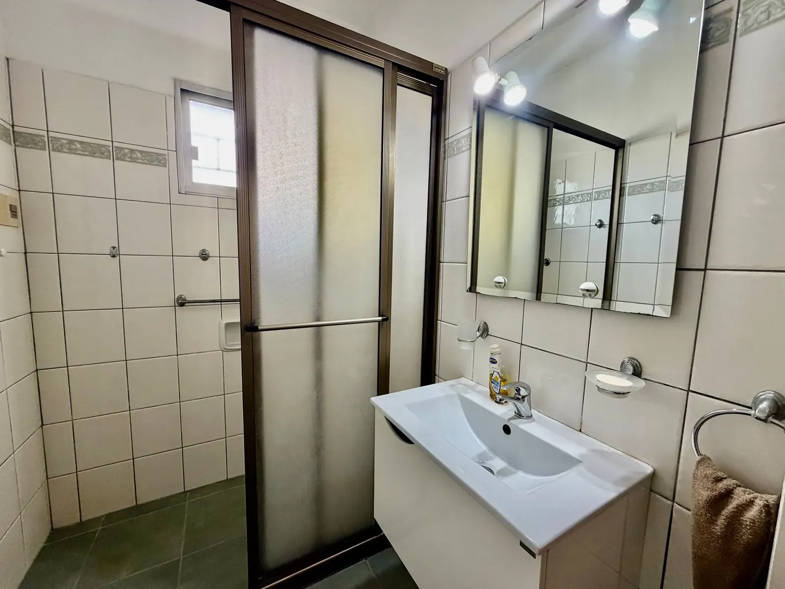 Casa PH en venta en Parque Batlle | 2 dormitorios, jardín y garaje