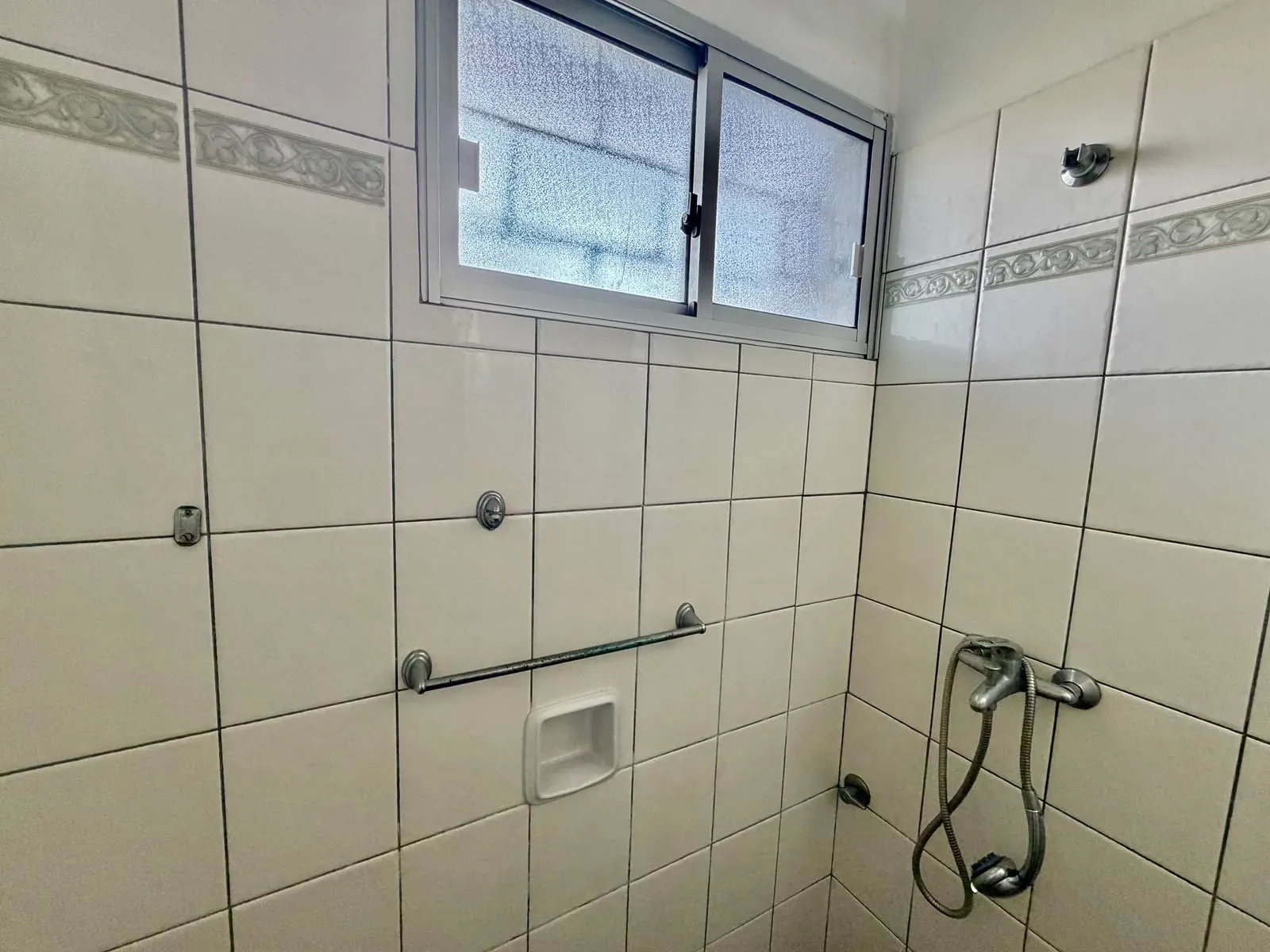 Casa PH en venta en Parque Batlle | 2 dormitorios, jardín y garaje