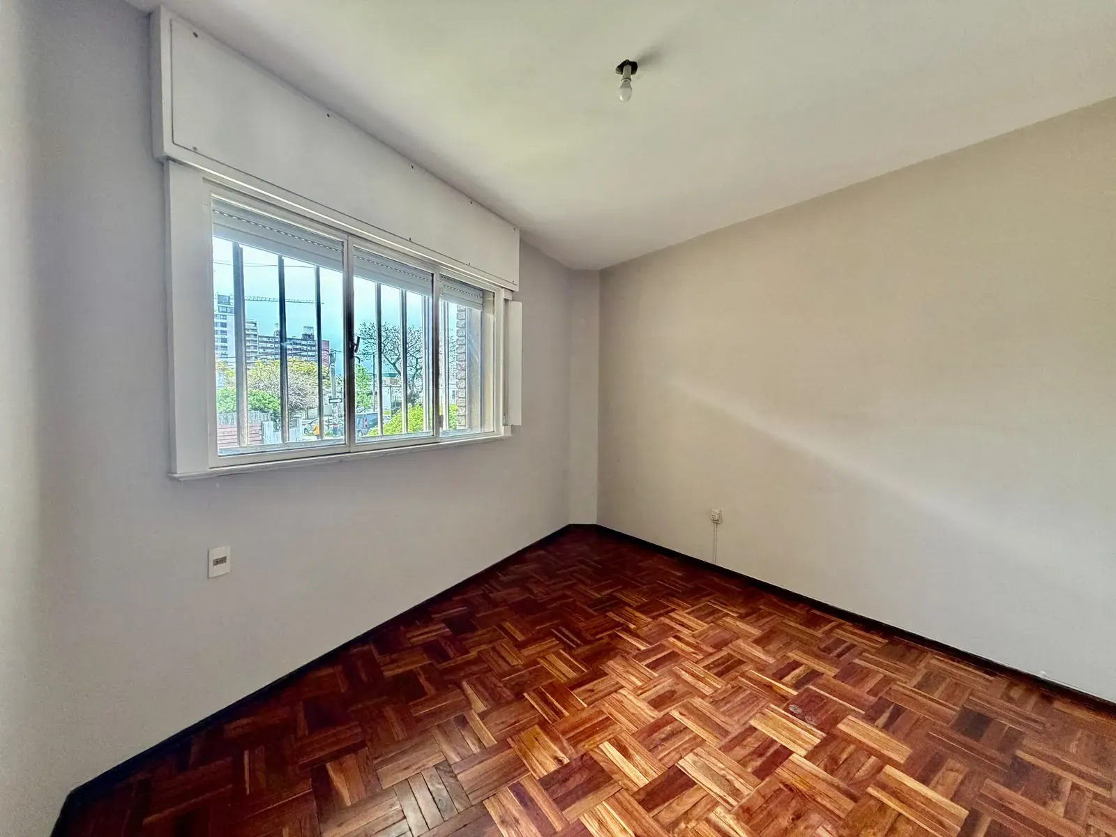 Casa PH en venta en Parque Batlle | 2 dormitorios, jardín y garaje