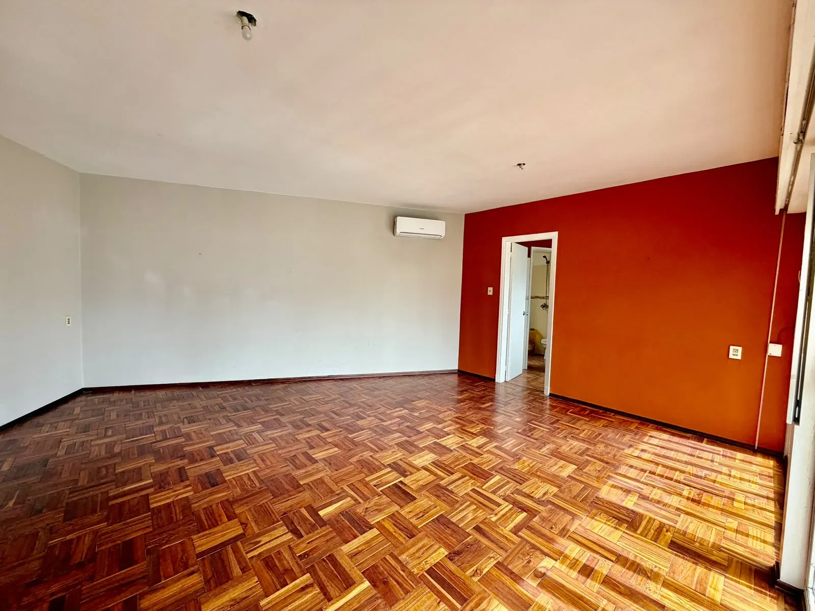 Casa PH en venta en Parque Batlle | 2 dormitorios, jardín y garaje