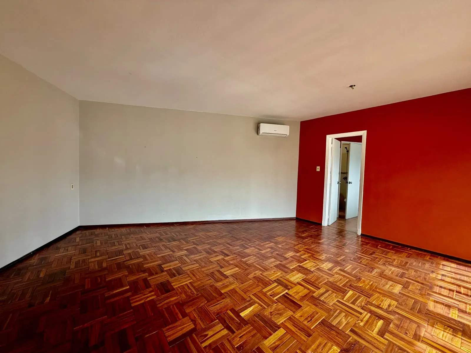 Casa PH en venta en Parque Batlle | 2 dormitorios, jardín y garaje