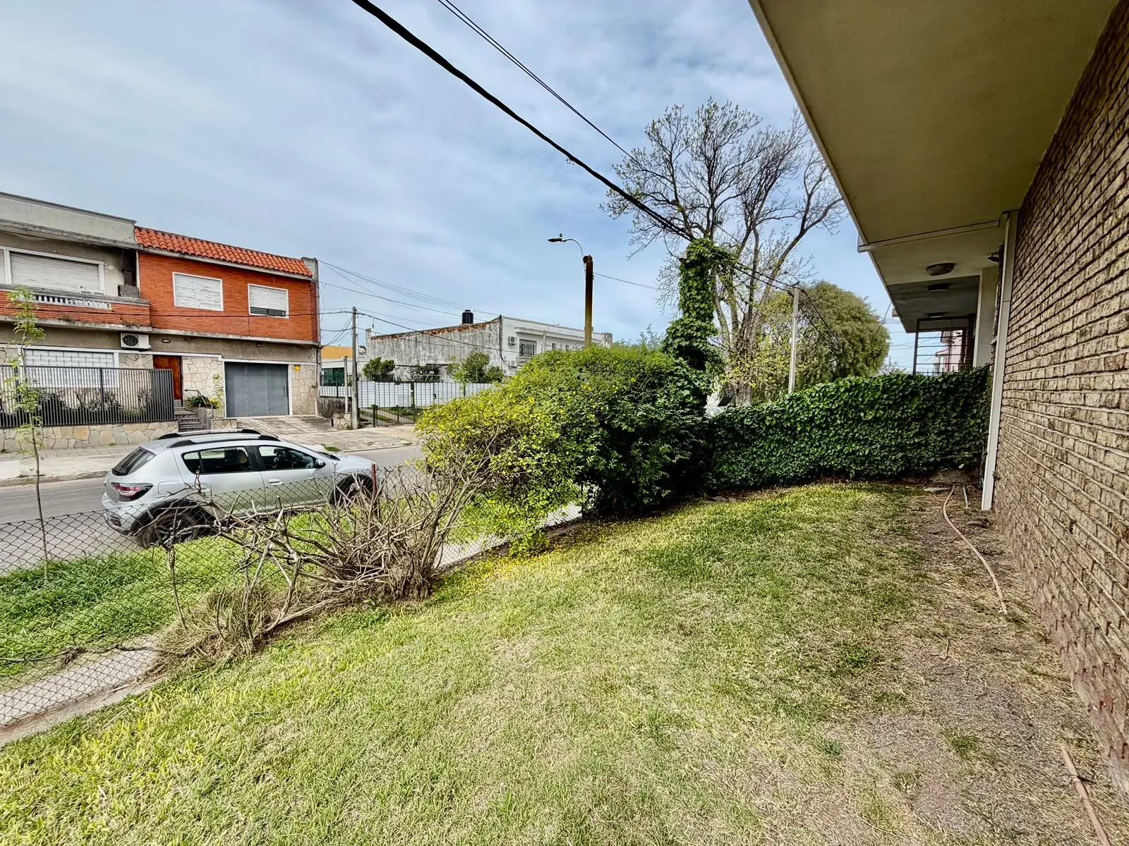 Casa PH en venta en Parque Batlle | 2 dormitorios, jardín y garaje