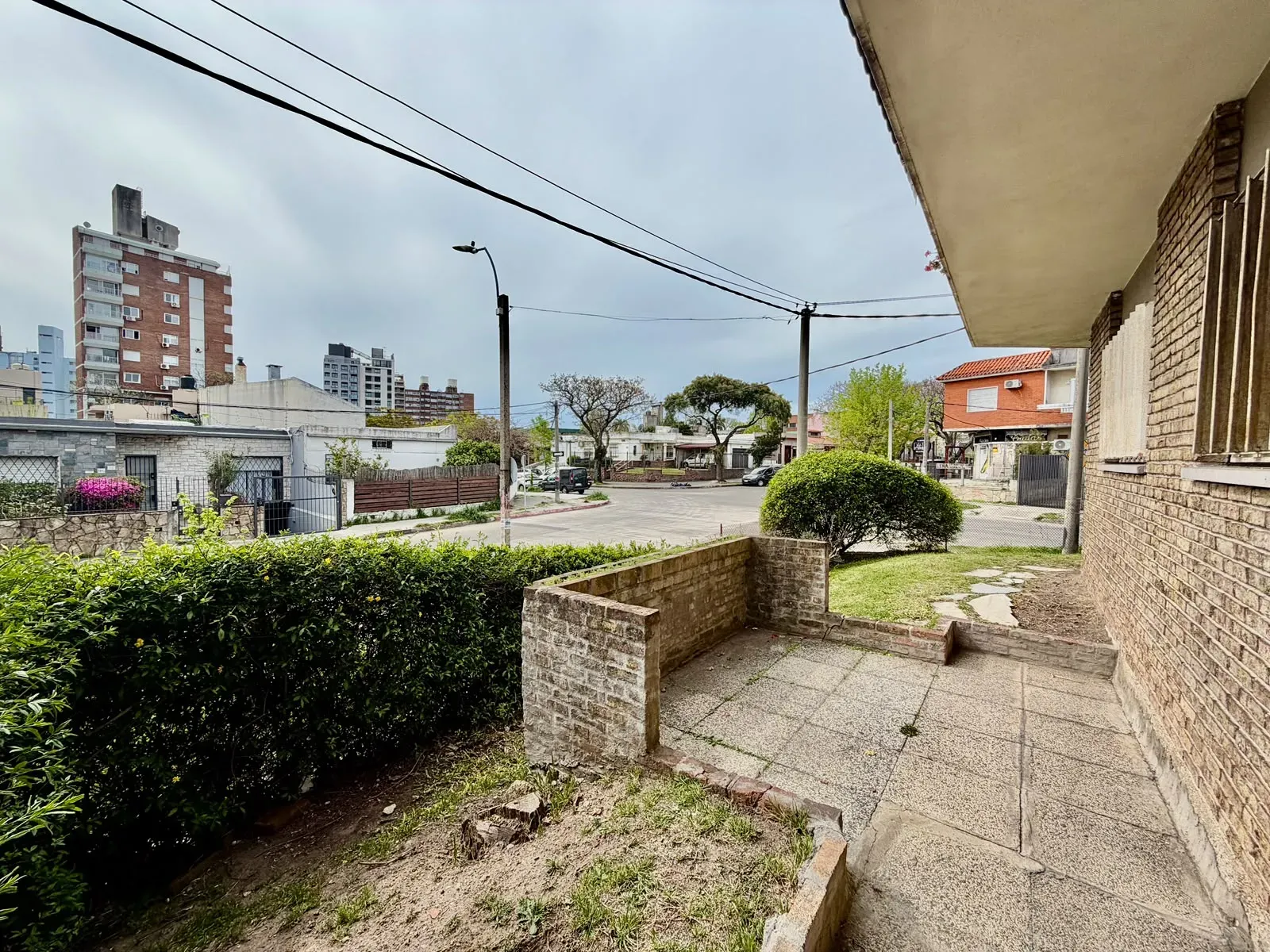 Casa PH en venta en Parque Batlle | 2 dormitorios, jardín y garaje