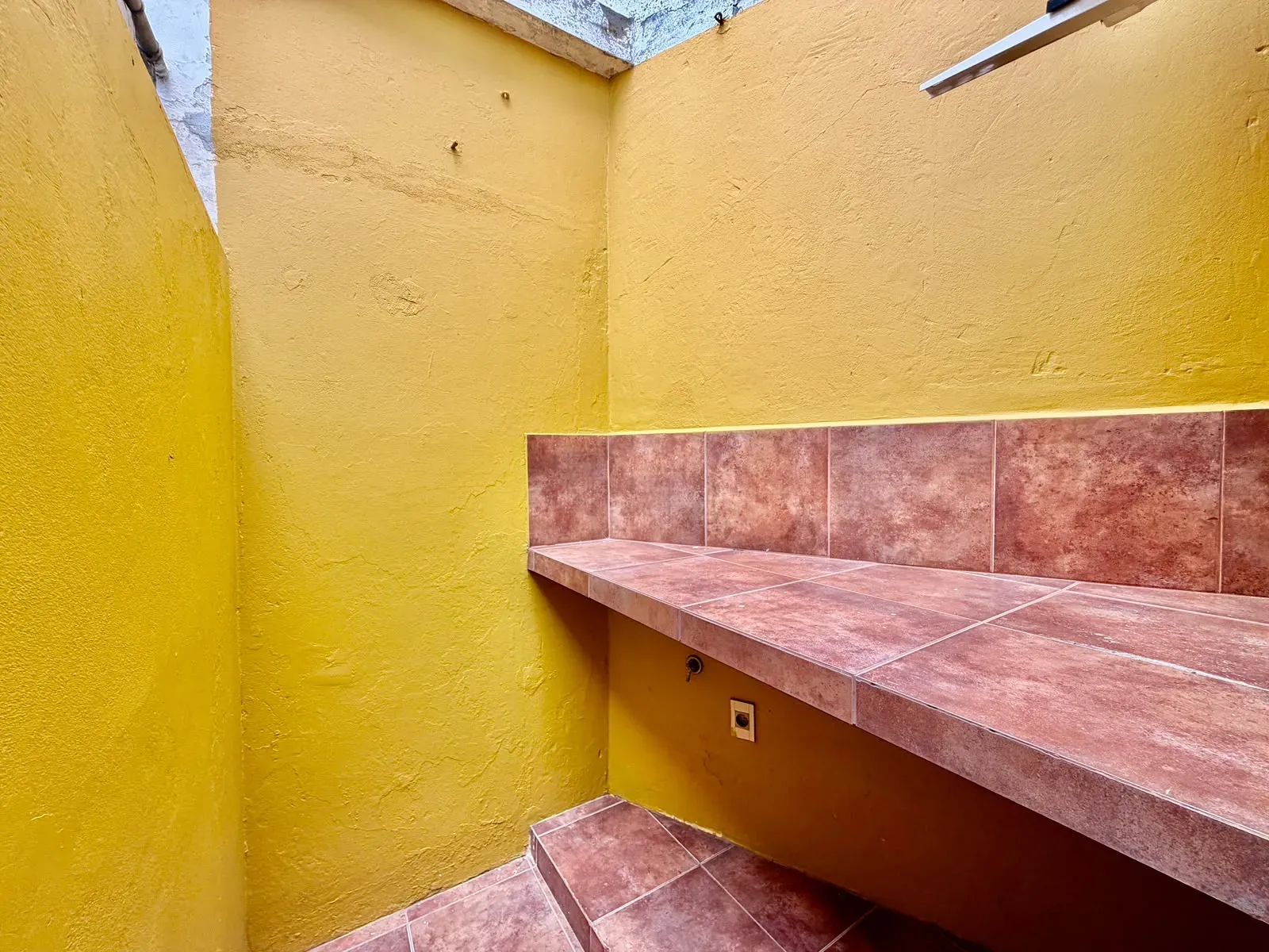 Casa PH en venta en Parque Batlle | 2 dormitorios, jardín y garaje