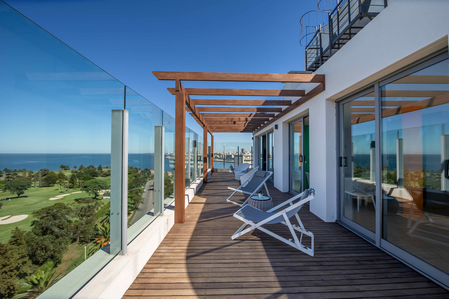 Golf-4 Alquiler de apartamento frente al Golf en Punta Carretas | 2 dormitorios, amoblado con vistas al río