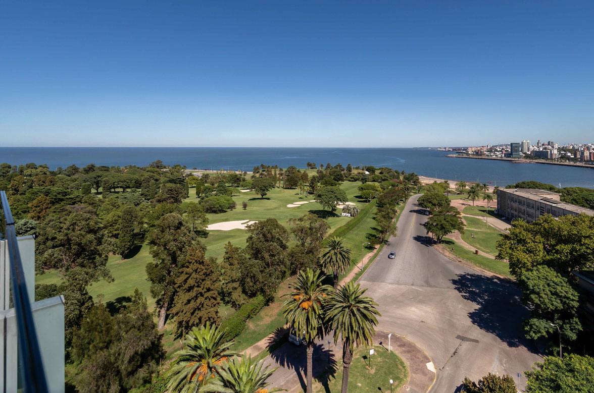 Golf-8 Alquiler de apartamento frente al Golf en Punta Carretas | 2 dormitorios, amoblado con vistas al río