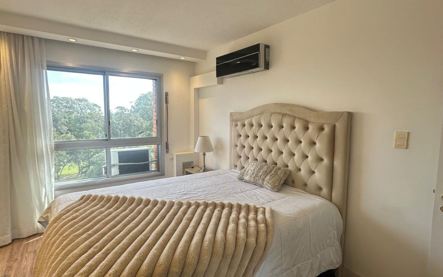 Venta | exclusivo apartamento amoblado de 2 dormitorios en Punta Carretas